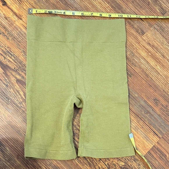 NWOT Olive Green Ribbed Biker Shorts - Picture 2 of 2
